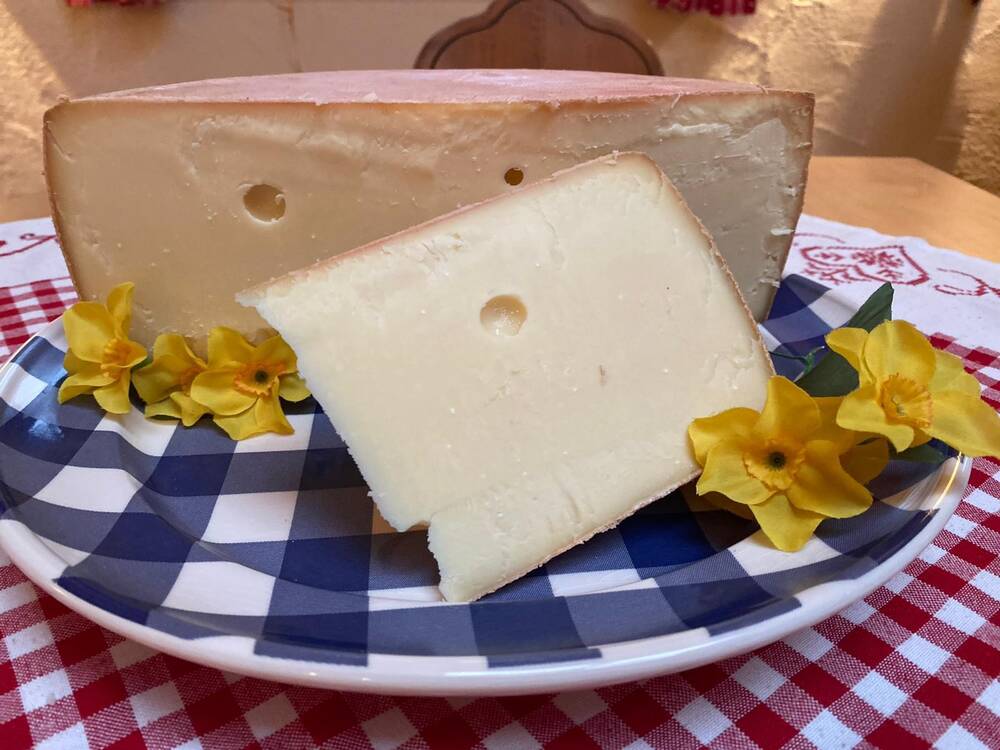 Sennergold alt gelagert, kräftig - würzig  ca. 12 Monate gereift